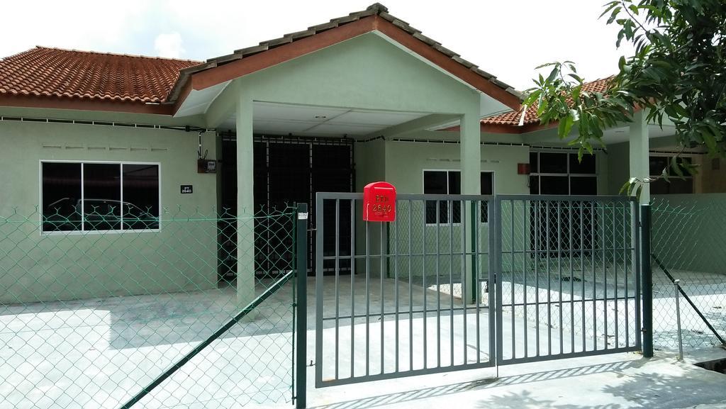 Homestay Mimie Gemas Exterior foto